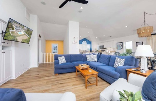 Whalehead Beach House | FREE Pool Heat, Hot Tub and 3Min Walk to Beach!