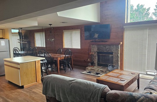 Champion Condo | FREE Pool Pass included 500 feet from 3-bedroom condo AC, WiFi. Enjoy your stay