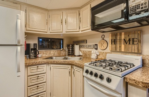 Breckenridge Cabin | Free SkyCard Act- Pet Friendly, Fireplace, Hot Tub, Pool, Free Wifi, Fly Fishing