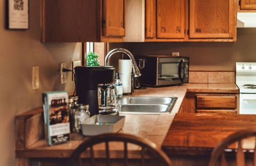 Rockbridge Apartment | Freedom Cottage, 12 Acres with Private Hot Tub