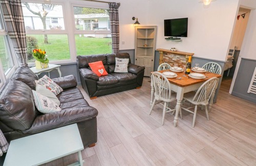 Haverfordwest Cottage | FREEDOM, family friendly, with a garden in Roch