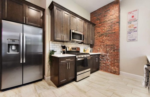 Point Breeze North Apartment | FreeParking+Netflix+BBQ Near Shops in East Liberty