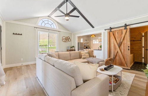 New Plymouth Cabin | French Woods + Pickleball Court l Private Trail
