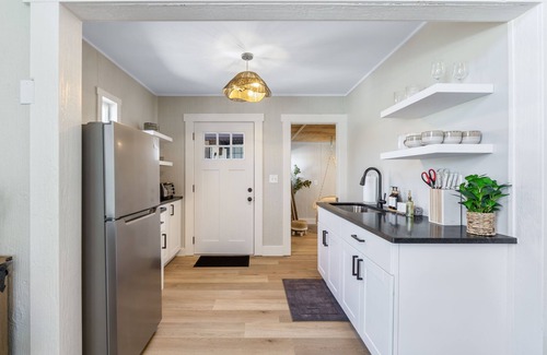 New Plymouth Cabin | French Woods + Pickleball Court l Private Trail