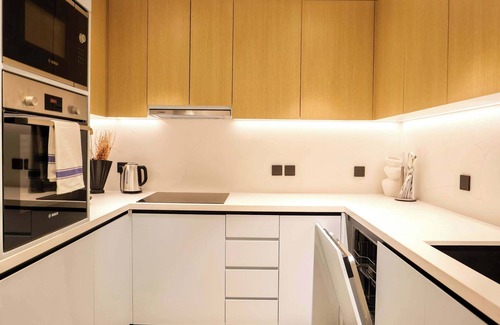 Palm Jumeirah Apartment | Fresh 3BR Apartment in 5-star Resort