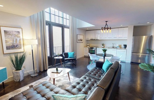Montgomery Condo | Fresh and New Loft - Cloverdale - Free Gated Parking!