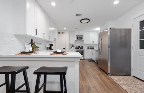Hitchcock House | Fresh clean luxurious, Galveston beach close, kemah shopping and more