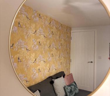 Gravesend Apartment | Fresh comfy space, feel at home.