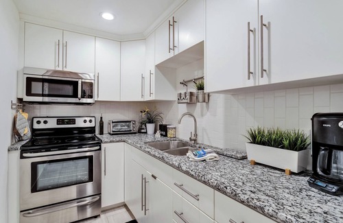 Racquet Club West House | Fresh & Humble Condo for Two - A Ryson Property