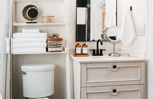 Central City Cottage | *FRESH REDESIGN* Clean Cozy Cottage In Central City