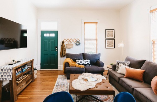 Central City Cottage | *FRESH REDESIGN* Clean Cozy Cottage In Central City