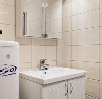 Bergenhus Apartment | Fresh studio apartment, a short walk from Bryggen