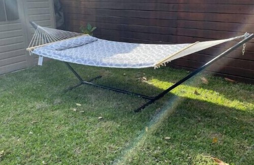 Oakland Park Apartment | Fresh Studio With Pool Close to Beach
