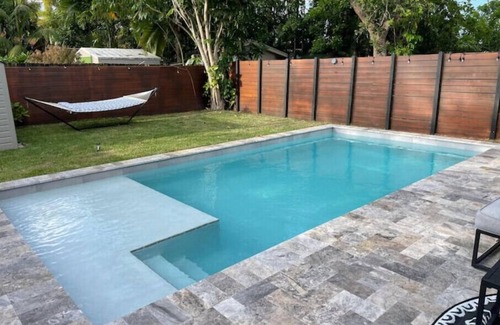 Oakland Park Apartment | Fresh Studio With Pool Close to Beach