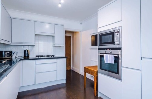 Chester House | Freshly refurbished! Right near the City Centre