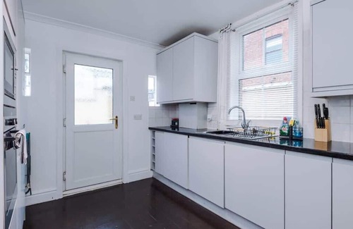 Chester House | Freshly refurbished! Right near the City Centre