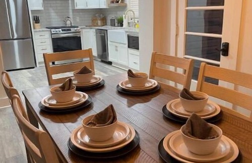 Westwood House | Freshly-remodeled, dog-friendly Westwood charmer!