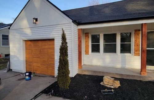 Westwood House | Freshly-remodeled, dog-friendly Westwood charmer!