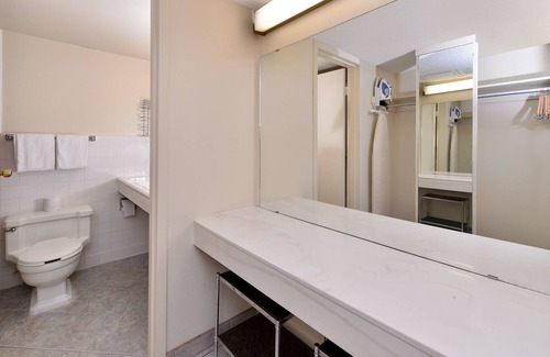 Raisin Hotel | Fresno City Inn