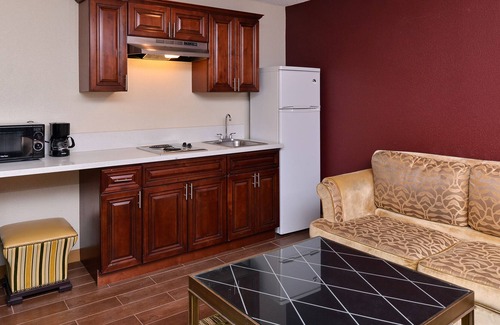 Raisin Hotel | Fresno City Inn