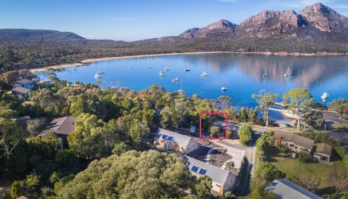 Coles Bay Ski Chalet | Freycinet Cottage 2 – Dolerite
