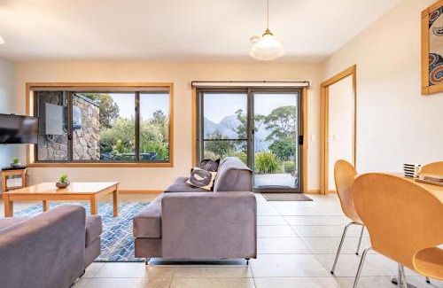Coles Bay Apartment | Freycinet Stone Studio 5 - Greystone