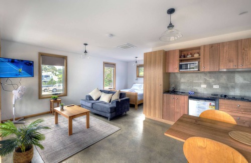 Coles Bay House | Freycinet Stone Studio 7