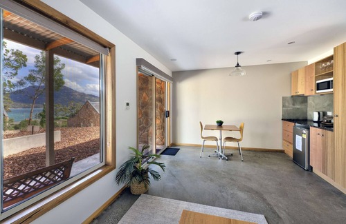 Coles Bay House | Freycinet Stone Studio 8