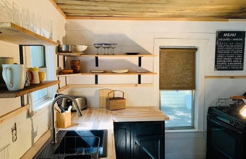 Govalle House | Frida House . Free Bikes . Walkability