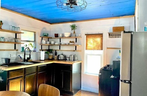 Govalle House | Frida House . Free Bikes . Walkability