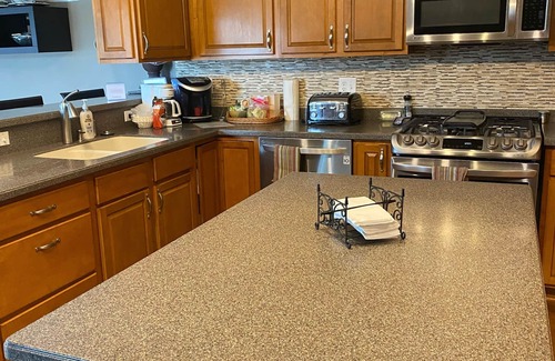Neenah House | Friendly, Quiet Cul-de-sac - 18 Minutes from Oshkosh EAA Air Show Appleton ATW!