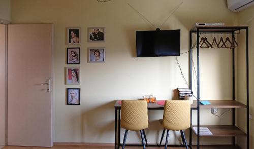 Tirana House | Friends Terrace
