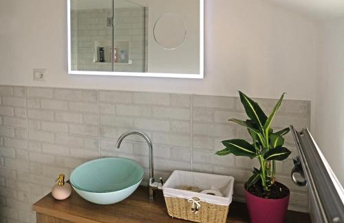 Tirana House | Friends Terrace