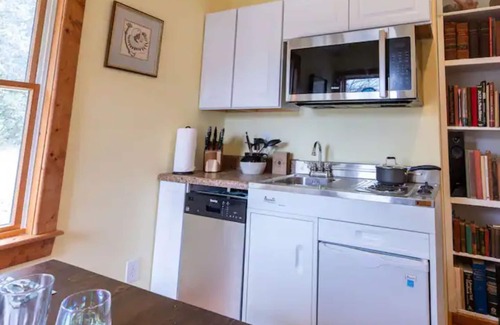 Southern Shores House | Frog Hollow-900 ft to beach & 2.2 miles to Duck!