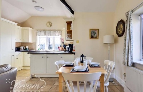 Dorchester Cottage | Frome Lodge House