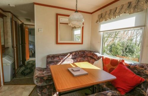 Cylch-Y-Garn House | Fron Dderw Caravan