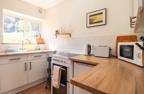 Newport Cottage | FRONDEG, family friendly, with a garden in Newport, Pembrokeshire