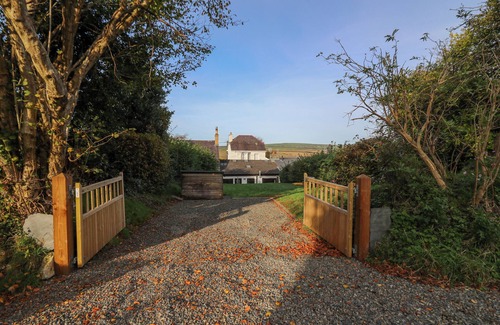Newport Cottage | FRONDEG, family friendly, with a garden in Newport, Pembrokeshire