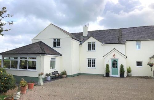 Rhosybol Bed & Breakfast | Frongaer Bed And Breakfast