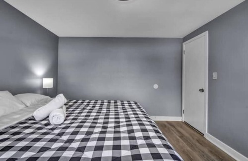 Columbus Apartment | Front Park View Space Buffalo NY