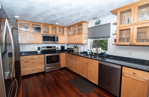 Saunderstown House | Front porch 4 rockers, Private back w/covered deck. Mid-Aug available. Loci!