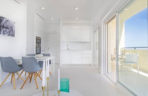 Marbella Seafront Promenade Apartment | Frontal beach view apartment with spacious balcony