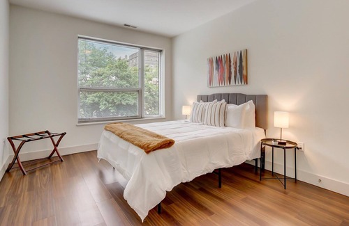 Yankee Hill Apartment | Frontdesk | 1 BR Apt by the Milwaukee Art Museum
