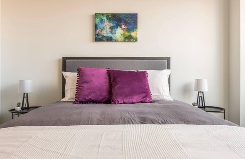 Financial District Apartment | Frontdesk | 1BR Apt Near Power & Light District
