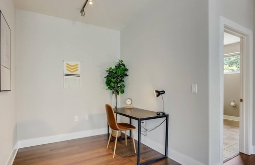 Yankee Hill Apartment | Frontdesk | 2 BR Apt close to Discovery World