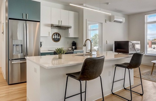 Fifth Ward Apartment | Frontdesk | 2 BR Apt near American Family Field
