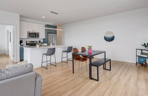Fifth Ward Apartment | Frontdesk | 2 BR Apt near the Milwaukee Riverwalk