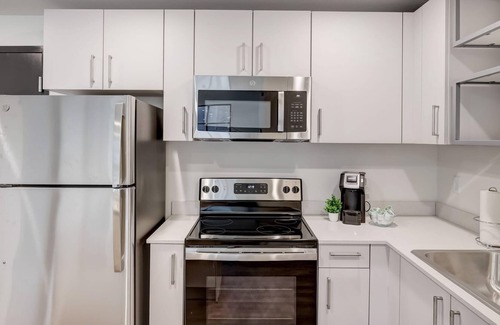 Downtown Lincoln Apartment | Frontdesk | 2 BR Apt near Lincoln Children's Zoo