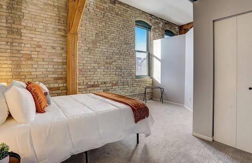 Warehouse District Apartment | Frontdesk | 2 BR Studio Apt by Mill City Museum