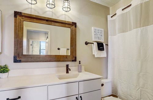 Warehouse District Apartment | Frontdesk | 2 BR Studio Apt by Mill City Museum